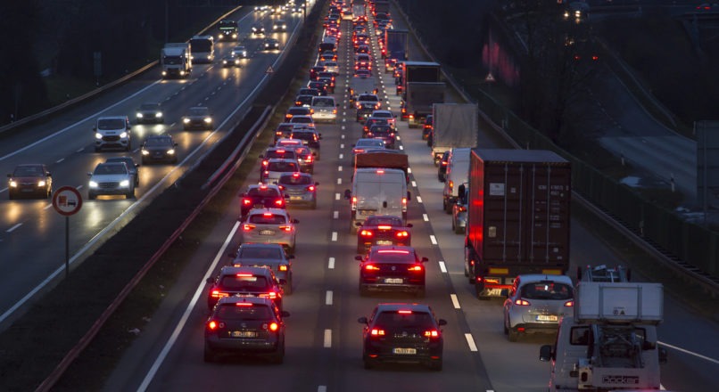 Procura por caminhões semi leves cresce, impulsionada pelo comércio eletrônico