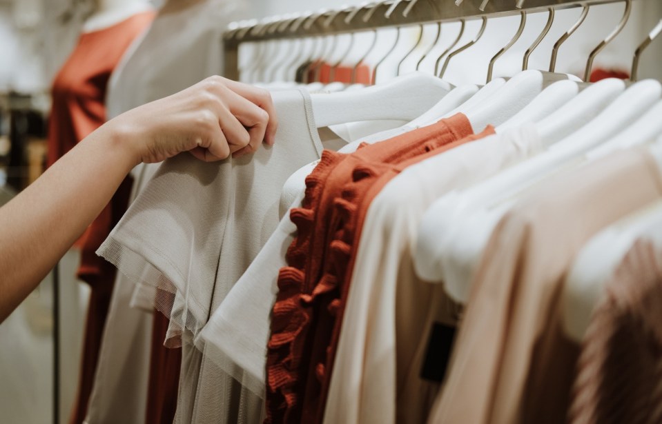 Com auxílio emergencial, varejo de vestuário apresenta aumento na receita