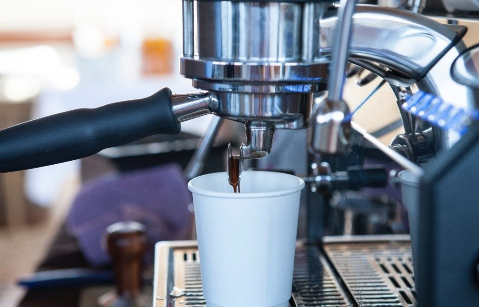 Descubra 5 motivos para ter ou alugar uma máquina de café para evento