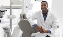 Consultório de dentista: é melhor ter o próprio ou atender em vários?