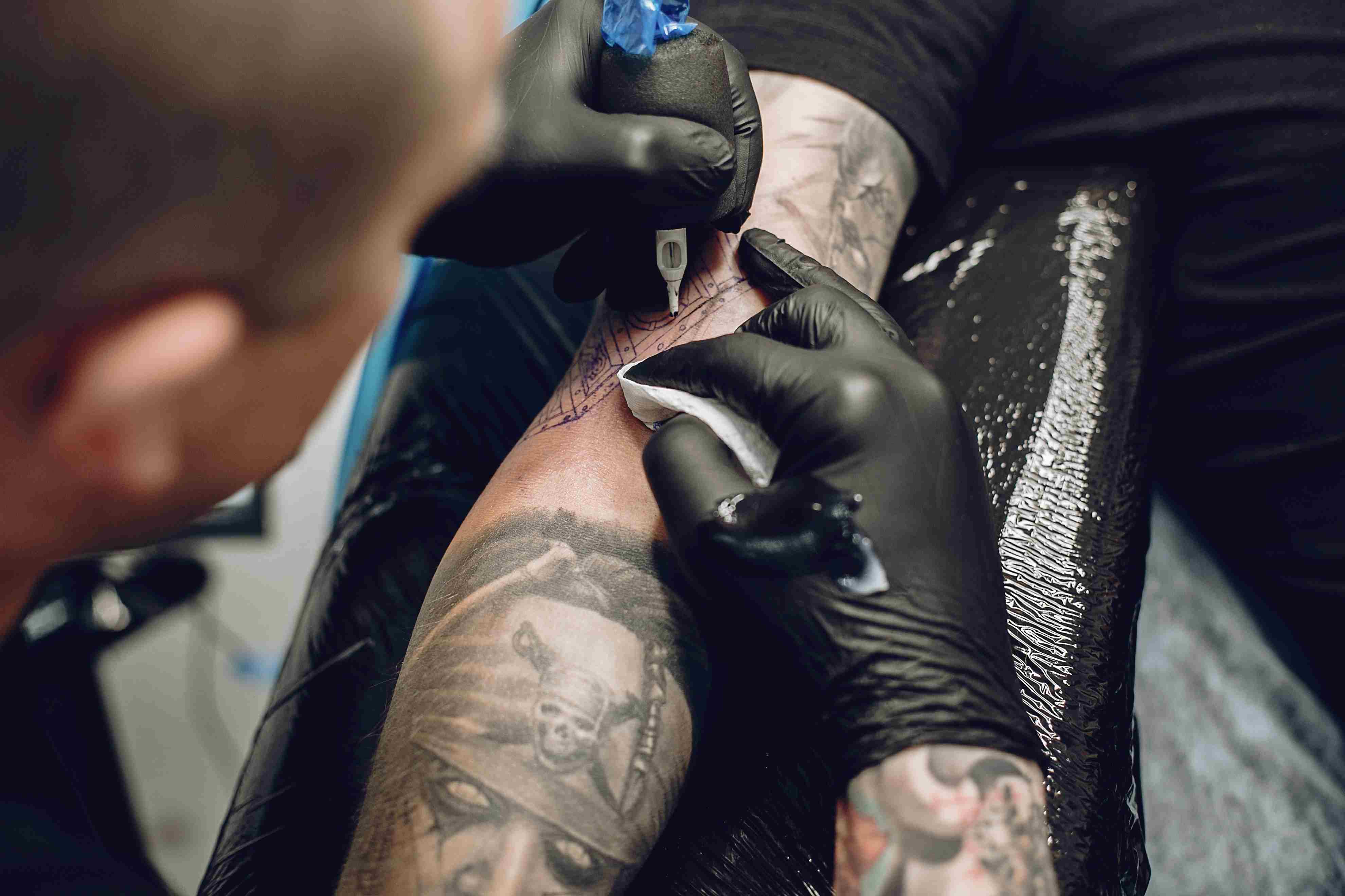 Guzman Tattoo - 💉 Tatuagem feita no Studio Guzman Tattoo 💉 🔎 Significado  de tatuagem indígena 🔍 As tatuagens indígenas são uma maneira de  representar a origem dos nossos antepassados. A cultura indígena era