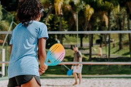 Beach Tennis: Onda do esporte de raquete cresce como negócio no Brasil