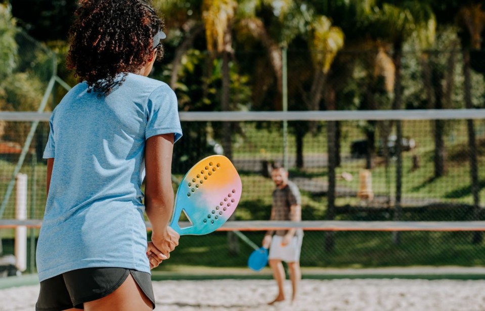 Beach Tennis: Onda do esporte de raquete cresce como negócio no Brasil